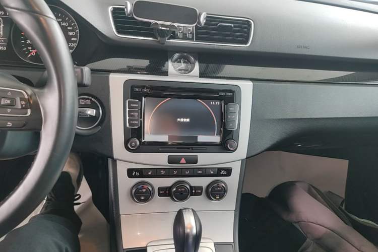 Used Volkswagen Magotan 2016 1.8TSI Luxury Comfort Model Audio And AC Panel