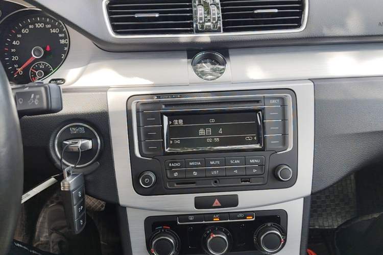 Used Volkswagen Magotan 2016 1.8TSI Smart Comfort Model Audio And AC Panel