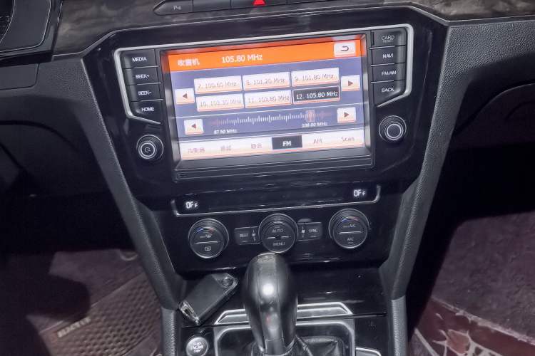 Used Volkswagen Magotan 2016 2.0 TSI Luxury Comfort Version Audio And AC Panel
