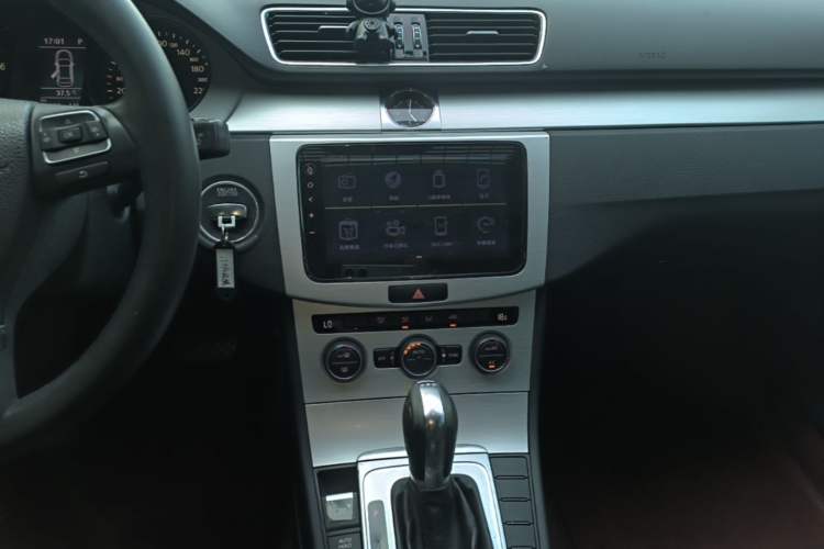 Used Volkswagen Magotan 2016 1.8TSI Smart Enjoyment Leading Model Audio And AC Panel