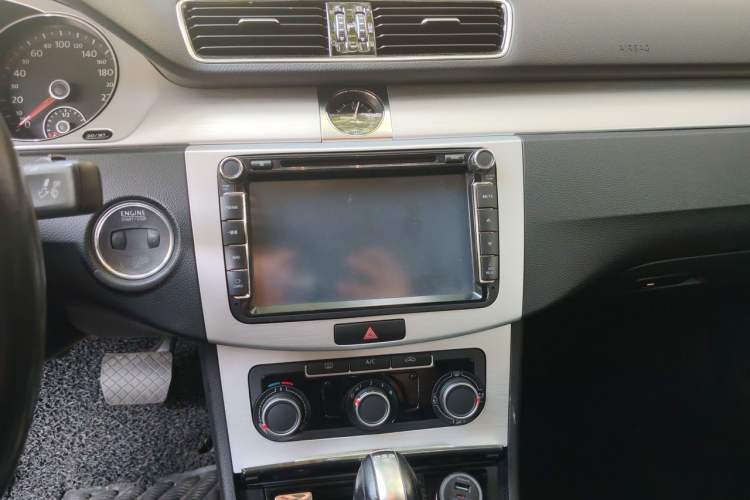 Used Volkswagen Magotan 2016 1.8TSI Smart Comfort Model Audio And AC Panel