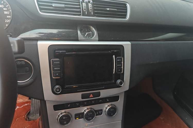Used Volkswagen Magotan 2016 1.8TSI Luxury Comfort Model Audio And AC Panel