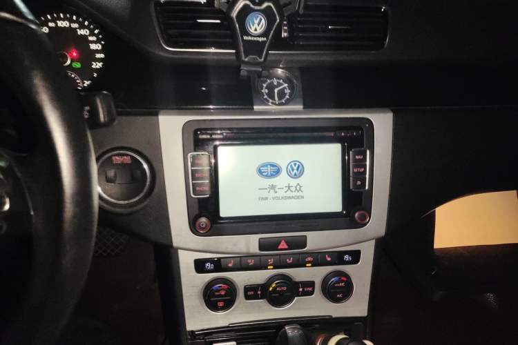 Used Volkswagen Magotan 2016 1.8TSI Luxury Comfort Model Audio And AC Panel