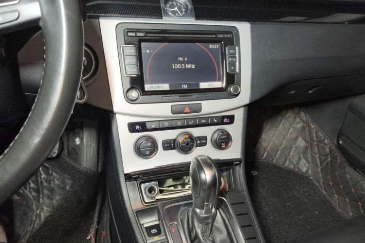 Used Volkswagen Magotan 2016 1.8TSI Luxury Comfort Model Audio And AC Panel