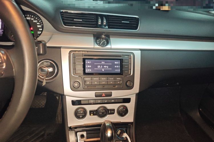 Used Volkswagen Magotan 2016 1.8TSI Smart Enjoyment Leading Model Audio And AC Panel