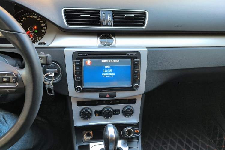 Used Volkswagen Magotan 2016 1.8TSI Smart Comfort Model Audio And AC Panel