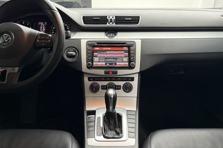 Used Volkswagen Magotan 2016 1.8TSI Smart Enjoyment Leading Model Audio And AC Panel