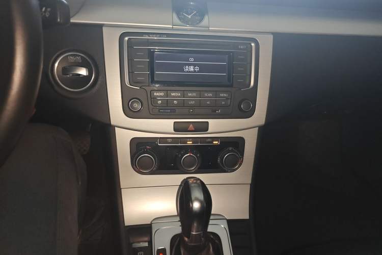 Used Volkswagen Magotan 2016 1.8TSI Smart Comfort Model Audio And AC Panel