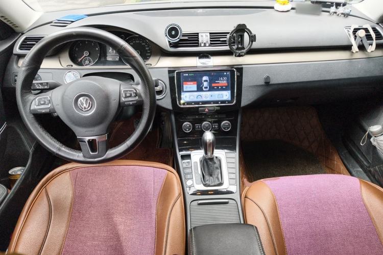 Used Volkswagen Magotan 2016 1.8TSI 25th Anniversary Edition Center Console