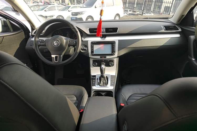 Used Volkswagen Magotan 2016 1.8TSI Smart Comfort Model Center Console