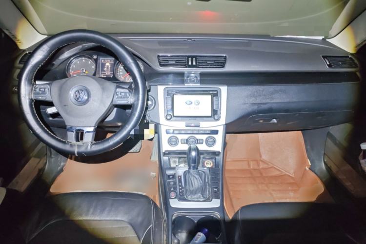 Used Volkswagen Magotan 2016 1.8TSI Luxury Comfort Model Center Console