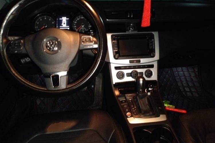 Used Volkswagen Magotan 2016 1.8TSI Luxury Comfort Model Center Console