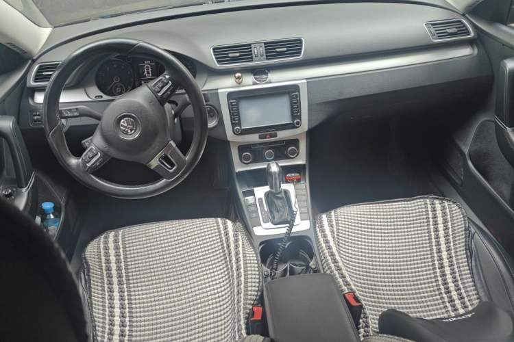 Used Volkswagen Magotan 2016 1.8TSI Smart Comfort Model Center Console