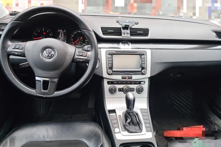 Used Volkswagen Magotan 2016 1.8TSI Luxury Comfort Model Center Console