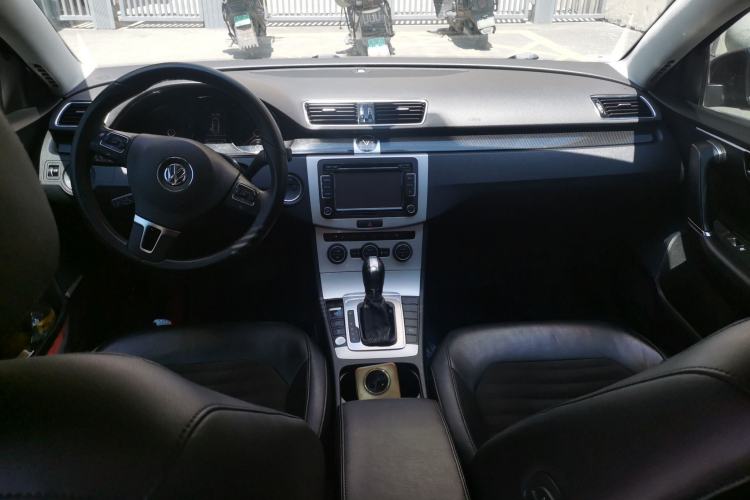 Used Volkswagen Magotan 2016 1.8TSI Luxury Comfort Model Center Console