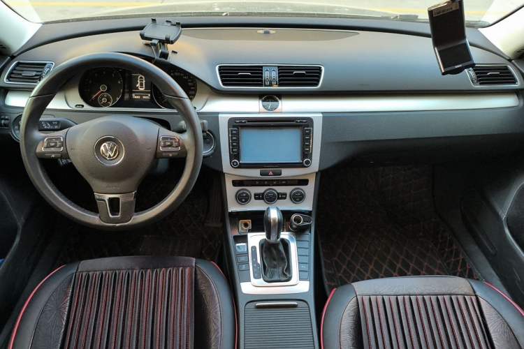 Used Volkswagen Magotan 2016 1.8TSI Smart Comfort Model Center Console