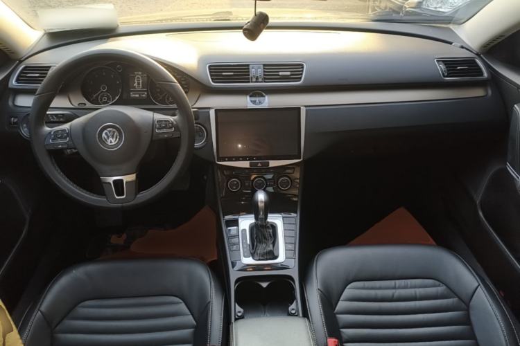 Used Volkswagen Magotan 2016 1.8TSI 25th Anniversary Edition Center Console