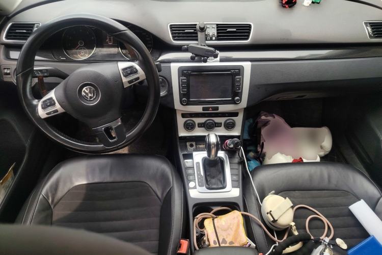 Used Volkswagen Magotan 2016 1.8TSI Luxury Comfort Model Center Console