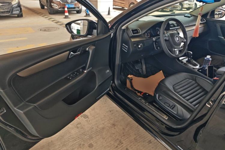 Used Volkswagen Magotan 2016 1.8TSI 25th Anniversary Edition Driver Seat