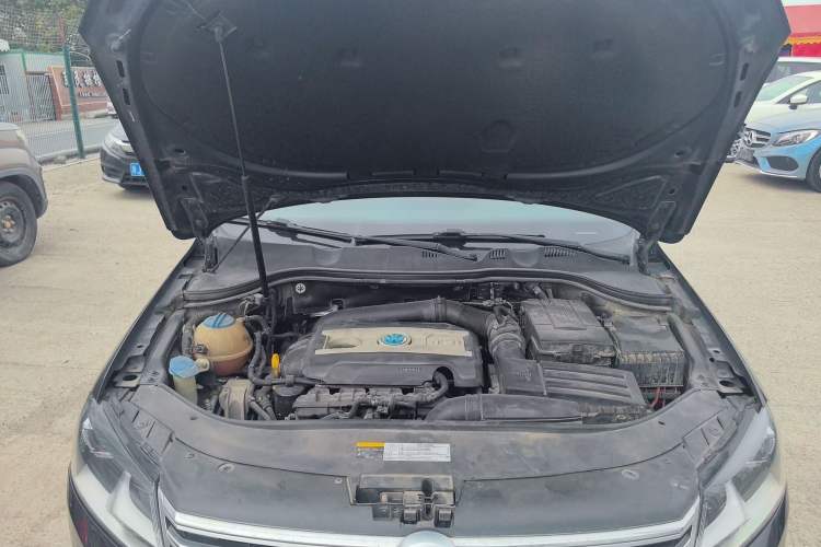 Used Volkswagen Magotan 2016 1.8TSI Smart Comfort Model Engine Bay