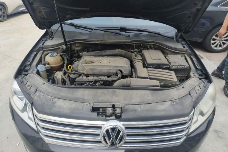 Used Volkswagen Magotan 2016 2.0 TSI Luxury Comfort Version Engine Bay