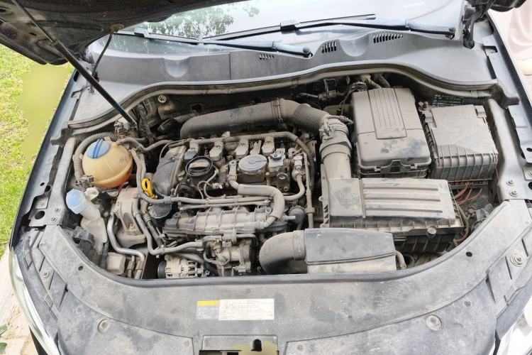 Used Volkswagen Magotan 2016 1.8TSI 25th Anniversary Edition Engine Bay