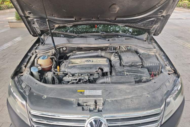 Used Volkswagen Magotan 2016 1.8TSI Smart Comfort Model Engine Bay