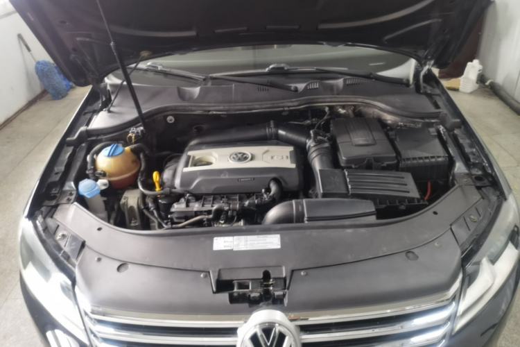 Used Volkswagen Magotan 2016 1.8TSI Smart Comfort Model Engine Bay