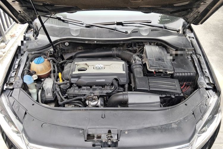 Used Volkswagen Magotan 2016 1.8TSI Smart Comfort Model Engine Bay