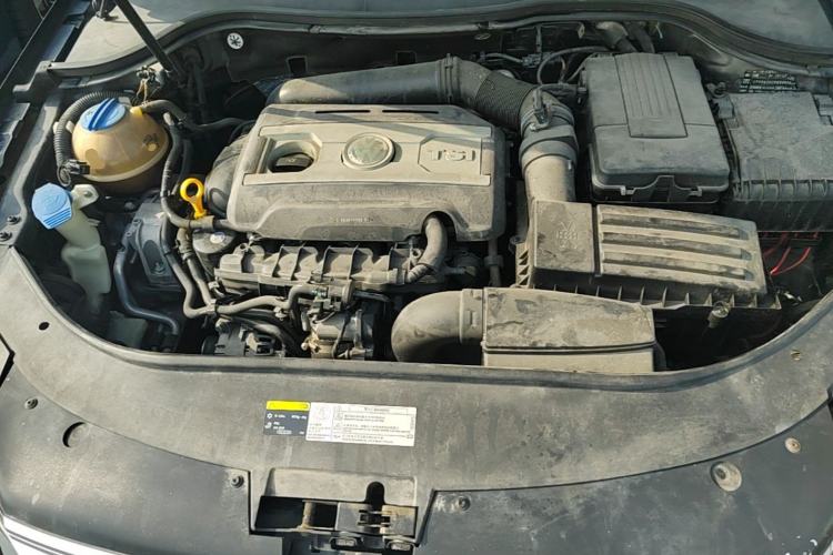 Used Volkswagen Magotan 2016 1.8TSI Smart Comfort Model Engine Bay