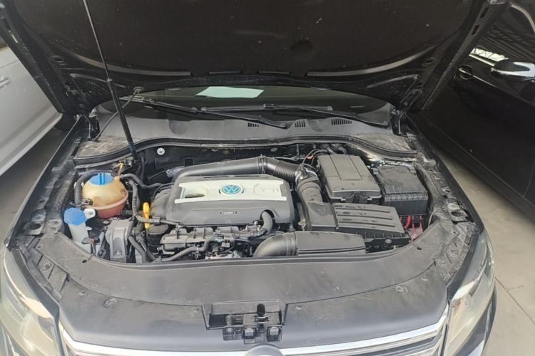 Used Volkswagen Magotan 2016 1.8TSI Smart Comfort Model Engine Bay