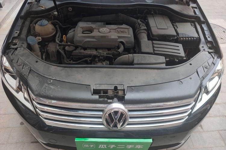 Used Volkswagen Magotan 2016 1.8TSI Luxury Comfort Model Engine Bay