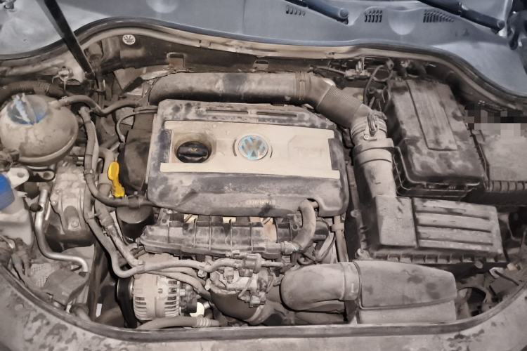Used Volkswagen Magotan 2016 1.8TSI Smart Comfort Model Engine Bay