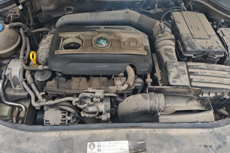 Used Volkswagen Magotan 2016 1.8TSI Luxury Comfort Model Engine Bay