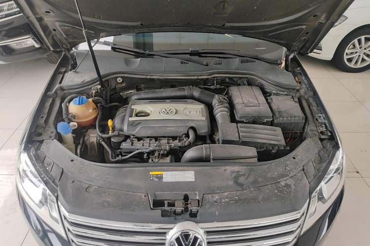 Used Volkswagen Magotan 2016 1.8TSI Luxury Comfort Model Engine Bay