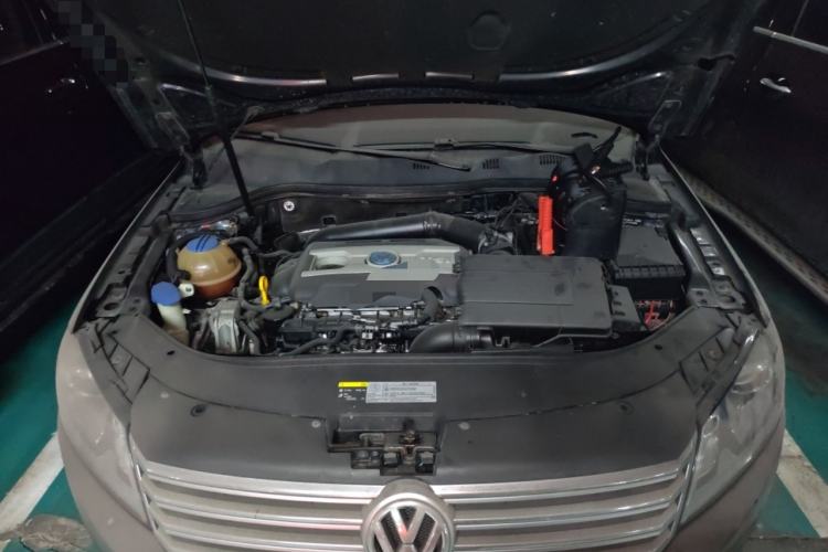 Used Volkswagen Magotan 2016 1.8TSI Luxury Comfort Model Engine Bay