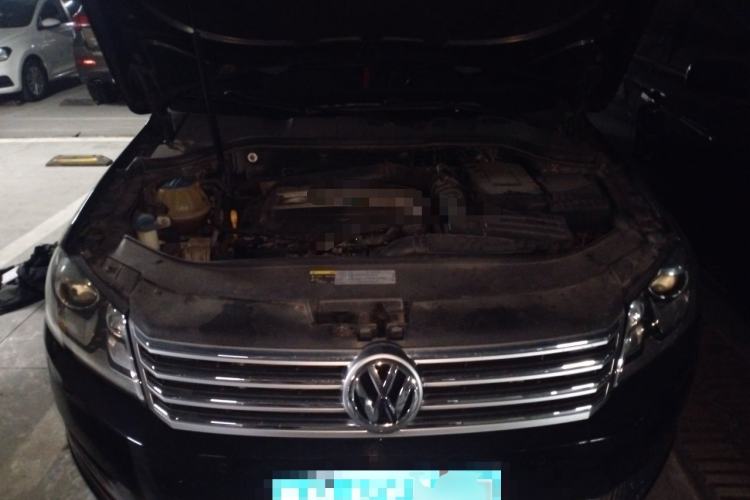 Used Volkswagen Magotan 2016 1.8TSI Luxury Comfort Model Engine Bay