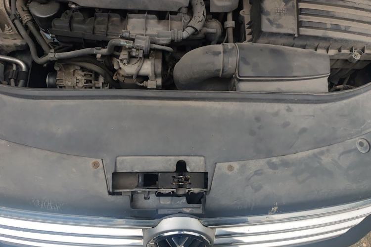 Used Volkswagen Magotan 2016 1.8TSI Luxury Comfort Model Engine Bay