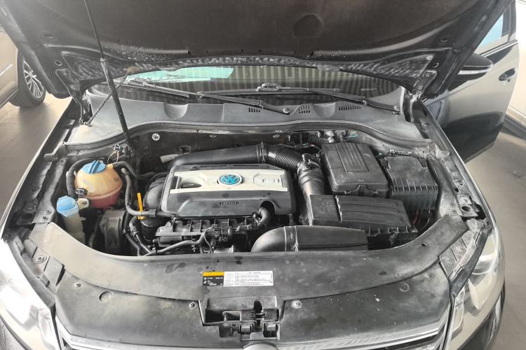 Used Volkswagen Magotan 2016 1.8TSI Luxury Comfort Model Engine Bay