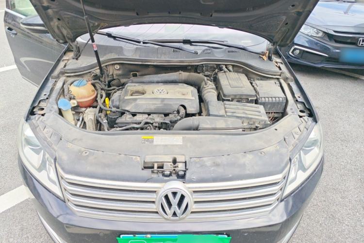 Used Volkswagen Magotan 2016 1.8TSI Luxury Comfort Model Engine Bay