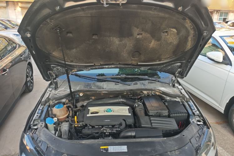 Used Volkswagen Magotan 2016 1.8TSI Smart Comfort Model Engine Bay