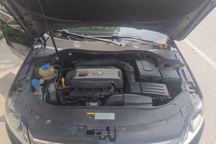 Used Volkswagen Magotan 2016 1.8TSI Luxury Comfort Model Engine Bay