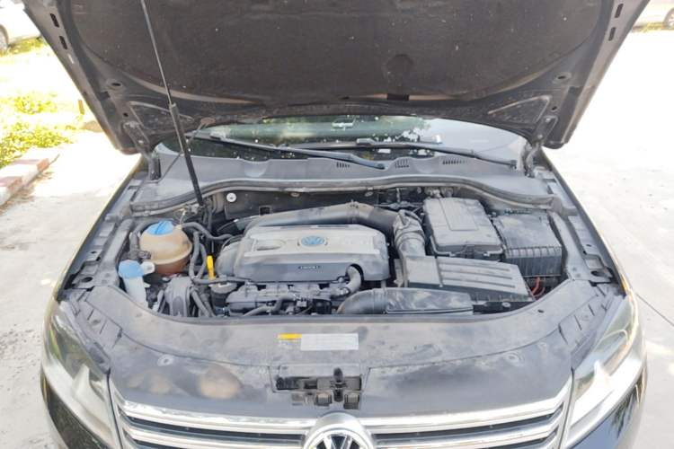Used Volkswagen Magotan 2016 1.8TSI Smart Comfort Model Engine Bay