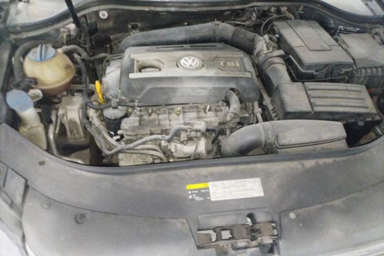 Used Volkswagen Magotan 2016 1.8TSI Smart Comfort Model Engine Bay