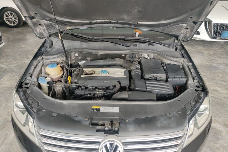 Used Volkswagen Magotan 2016 1.8TSI Luxury Comfort Model Engine Bay