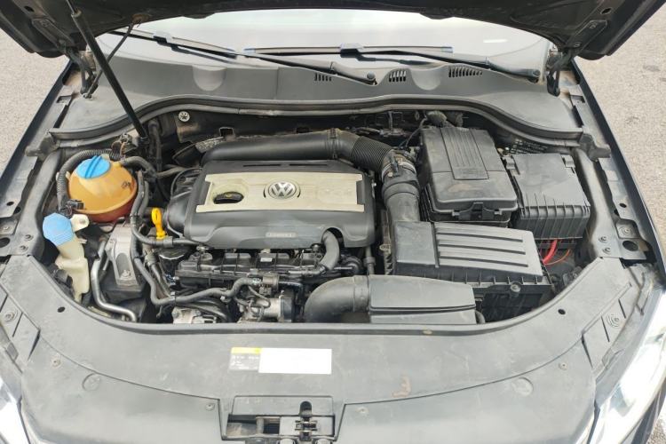 Used Volkswagen Magotan 2016 1.8TSI Luxury Comfort Model Engine Bay