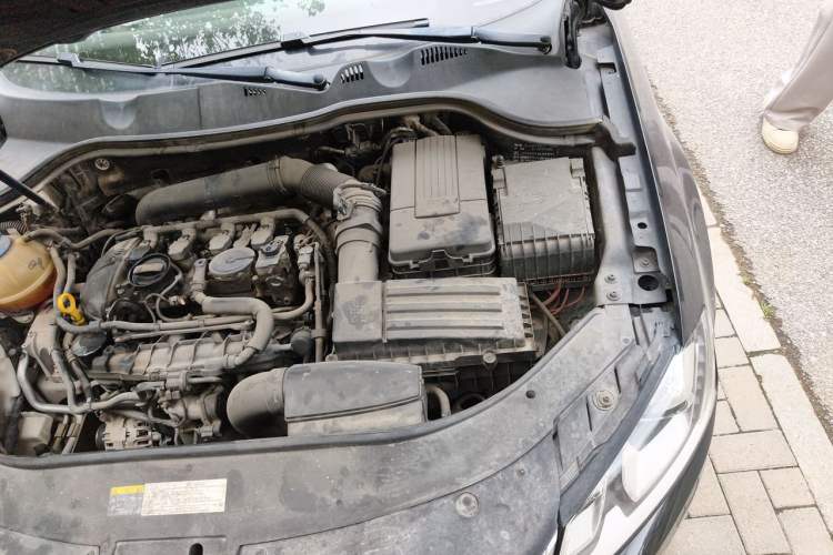 Used Volkswagen Magotan 2016 1.8TSI 25th Anniversary Edition Engine Bay Left