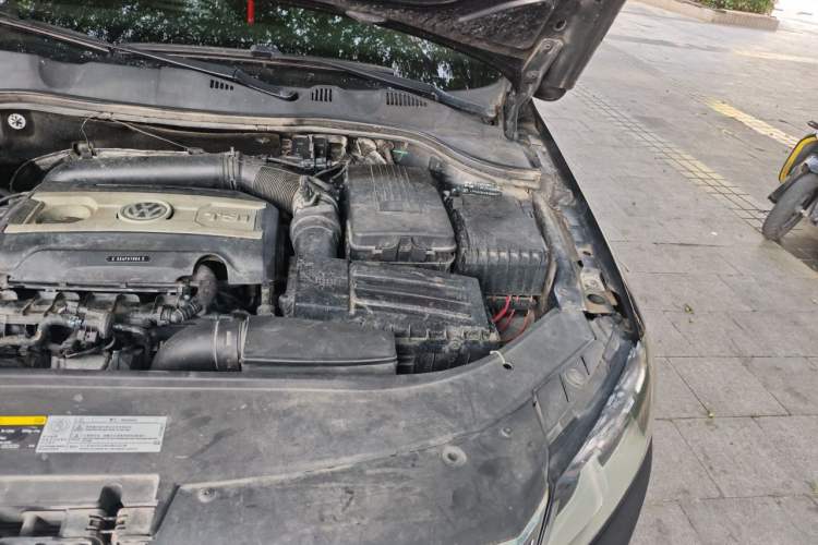 Used Volkswagen Magotan 2016 1.8TSI Smart Comfort Model Engine Bay Left