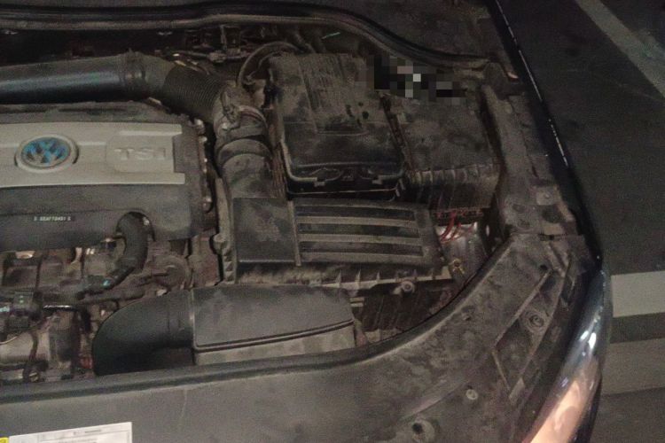 Used Volkswagen Magotan 2016 1.8TSI Smart Comfort Model Engine Bay Left