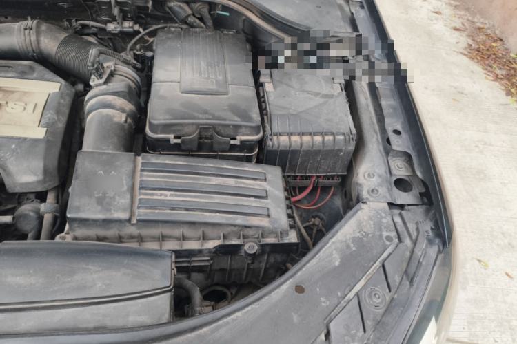 Used Volkswagen Magotan 2016 1.8TSI Smart Comfort Model Engine Bay Left